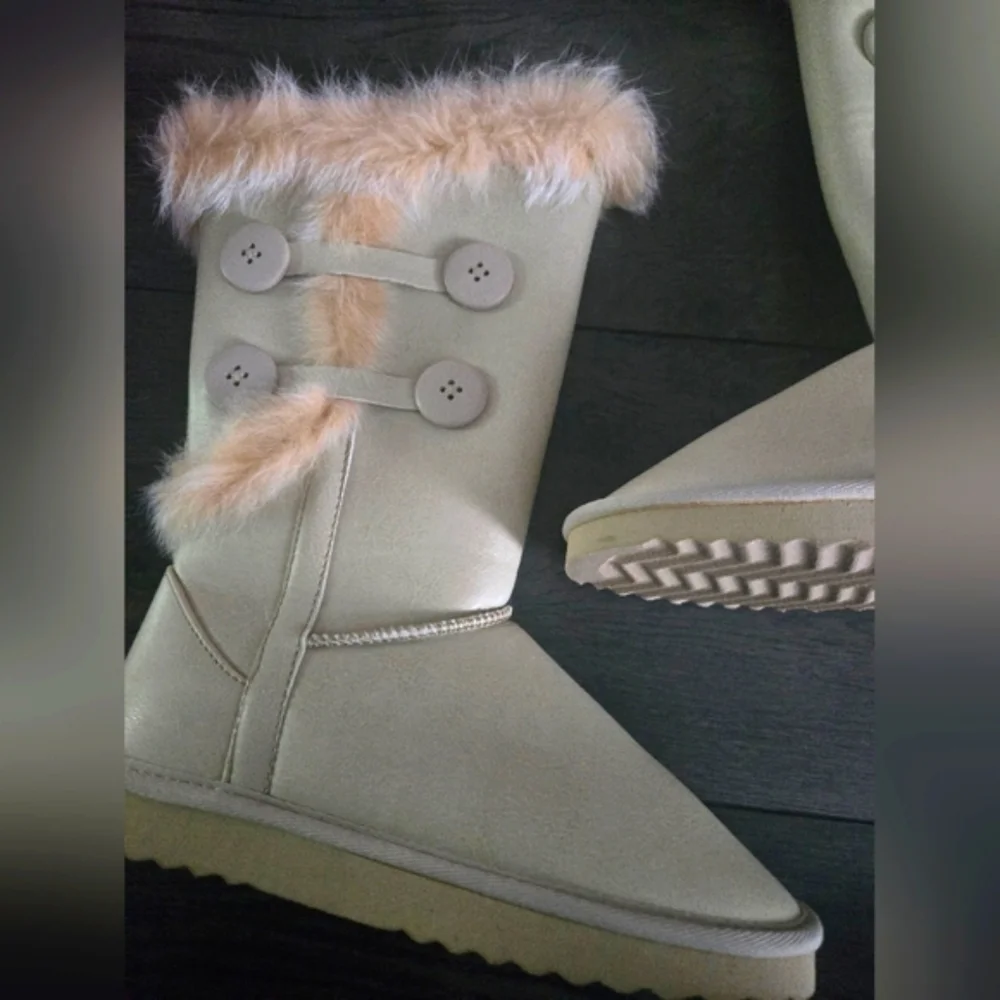 SilverDew Ivory Faux Fur Lined Winter Boots Triple Button Cozy Women's Boots